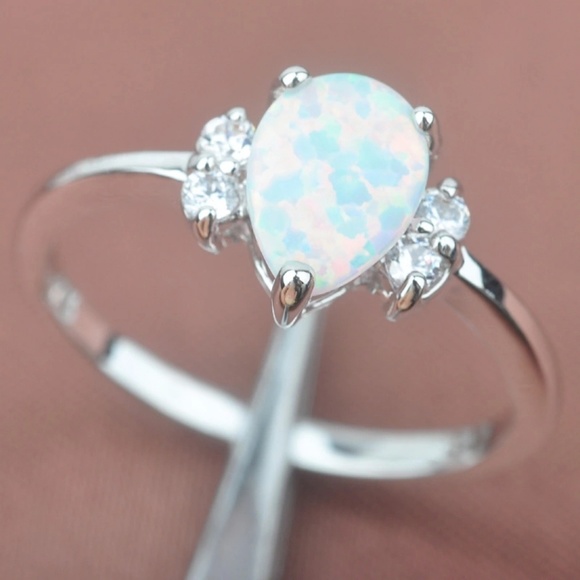 Jewelry - Sterling Silver Opal Ring